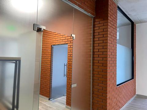 комерційна за адресою Угорська вул., 14д