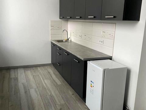 комерційна за адресою Угорська вул., 14д