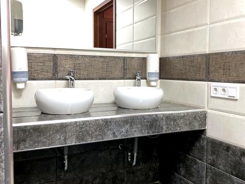 комерційна за адресою Решата Аметова вул., 15