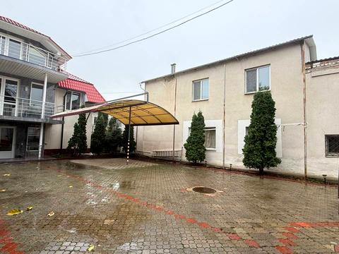 комерційна за адресою Юхима Геллера вул. (Жовтневої Революції), 83