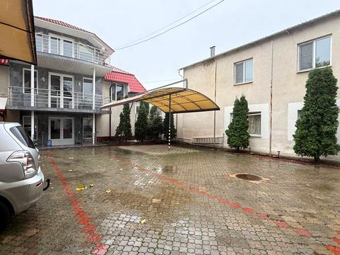 комерційна за адресою Юхима Геллера вул. (Жовтневої Революції), 83