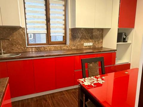 комерційна за адресою Юхима Геллера вул. (Жовтневої Революції), 83