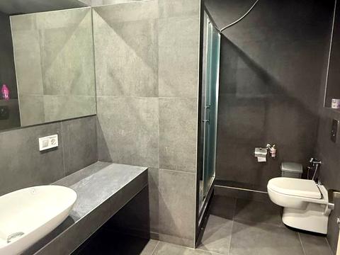 комерційна за адресою Юхима Геллера вул. (Жовтневої Революції), 83