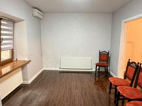 комерційна за адресою Юхима Геллера вул. (Жовтневої Революції), 83