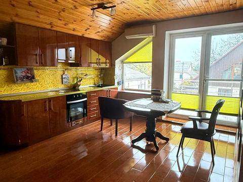 комерційна за адресою Юхима Геллера вул. (Жовтневої Революції), 83