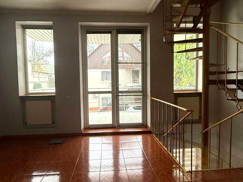 комерційна за адресою Юхима Геллера вул. (Жовтневої Революції), 83