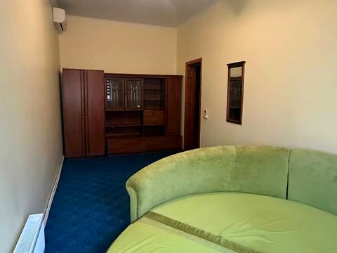 комерційна за адресою Юхима Геллера вул. (Жовтневої Революції), 83