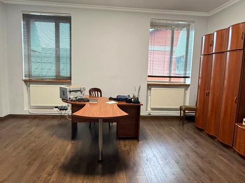 комерційна за адресою Юхима Геллера вул. (Жовтневої Революції), 83