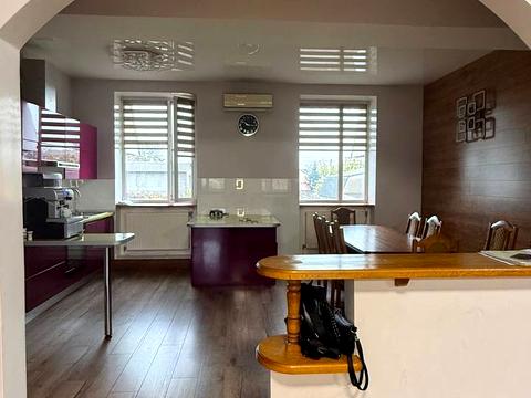 комерційна за адресою Юхима Геллера вул. (Жовтневої Революції), 83