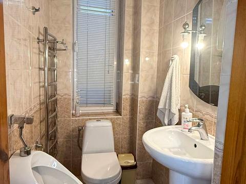 комерційна за адресою Юхима Геллера вул. (Жовтневої Революції), 83