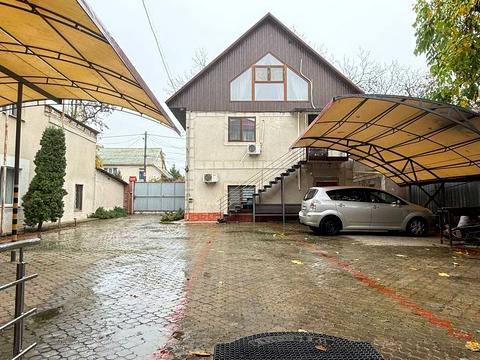 комерційна за адресою Юхима Геллера вул. (Жовтневої Революції), 83