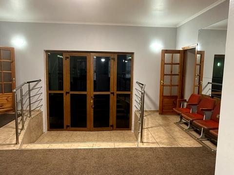 комерційна за адресою Юхима Геллера вул. (Жовтневої Революції), 83