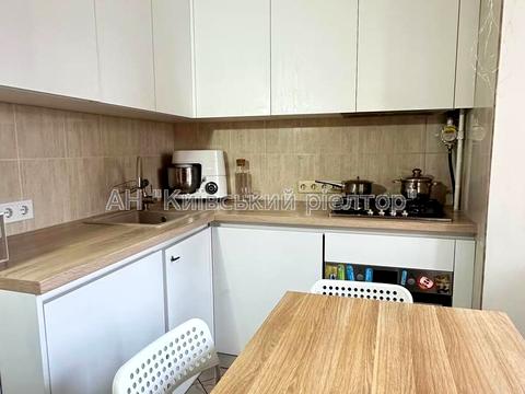 квартира за адресою Ореста Левицького вул. (Академіка Курчатова), 20