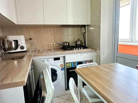 квартира за адресою Ореста Левицького вул. (Академіка Курчатова), 20