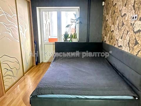 квартира за адресою Ореста Левицького вул. (Академіка Курчатова), 20