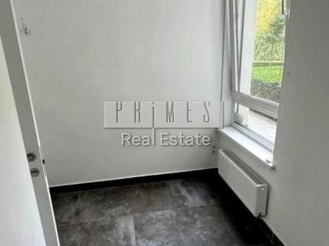 комерційна за адресою Салютна вул., 2