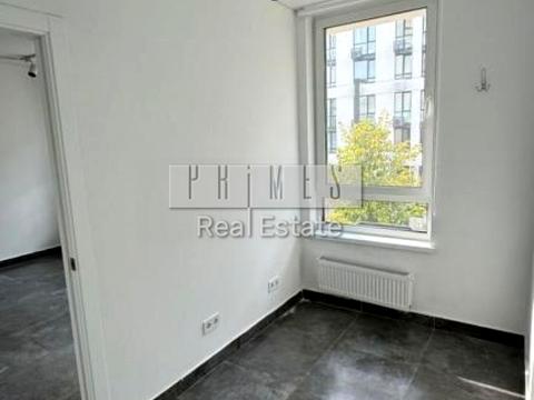 комерційна за адресою Салютна вул., 2