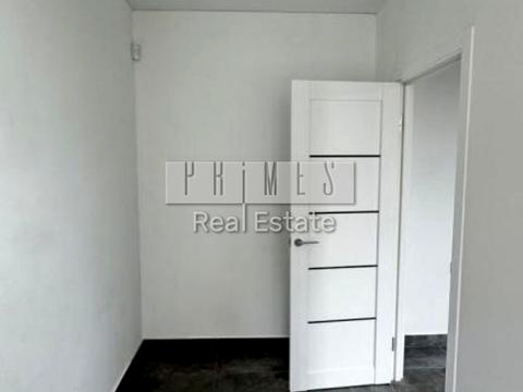 комерційна за адресою Салютна вул., 2