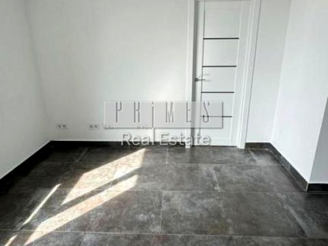 комерційна за адресою Салютна вул., 2