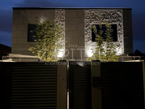 будинок за адресою Листопадна вул.