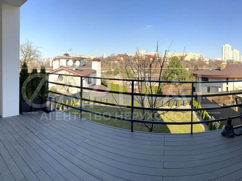 будинок за адресою Листопадна вул.