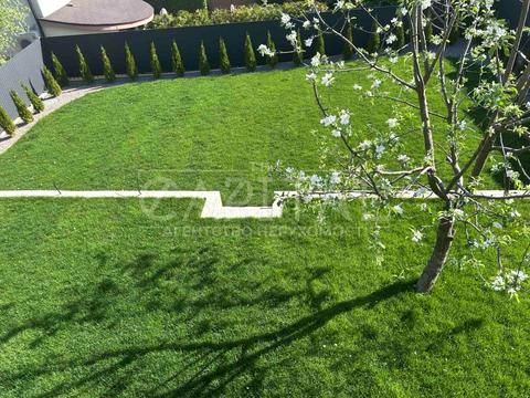 будинок за адресою Листопадна вул.