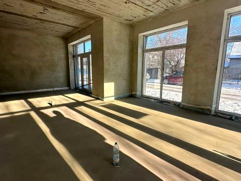 комерційна за адресою Капушанська вул., 170