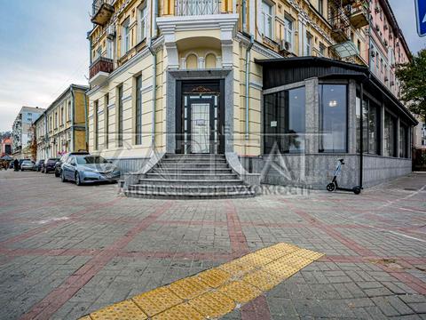 комерційна за адресою Набережно-Хрещатицька вул., 17/18