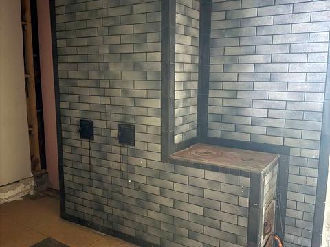 комерційна за адресою Вокзальна, 2