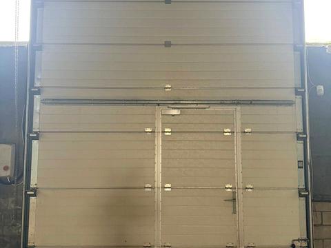 комерційна за адресою Вокзальна, 2