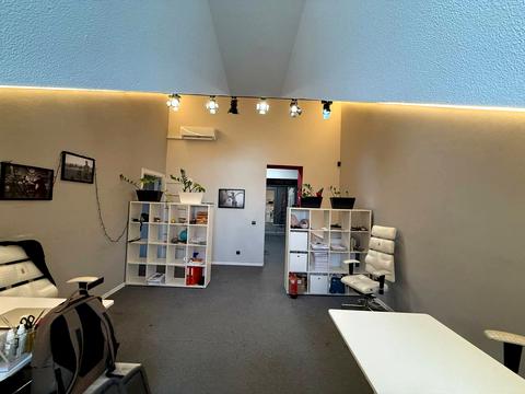 комерційна за адресою Воздвиженська вул., 22