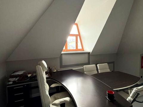 комерційна за адресою Воздвиженська вул., 22