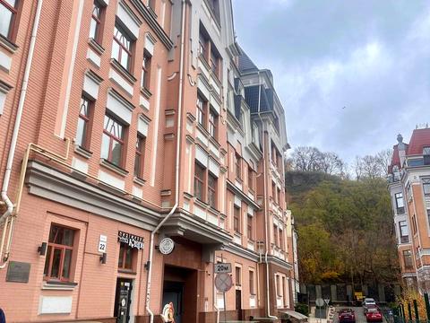 комерційна за адресою Воздвиженська вул., 22