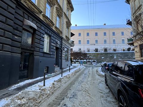 комерційна за адресою Михайла Грушевського вул., 11