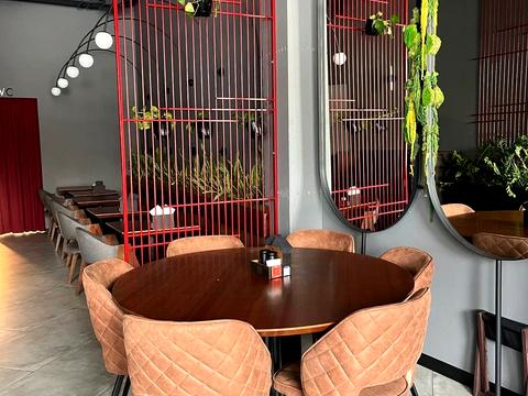 комерційна за адресою Пилипа Орлика просп. (Ілліча), 18