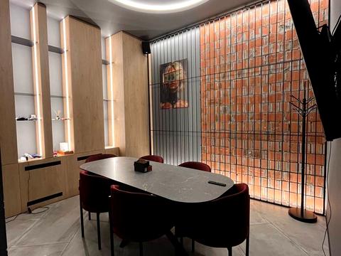 комерційна за адресою Пилипа Орлика просп. (Ілліча), 18