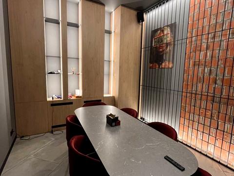 комерційна за адресою Пилипа Орлика просп. (Ілліча), 18