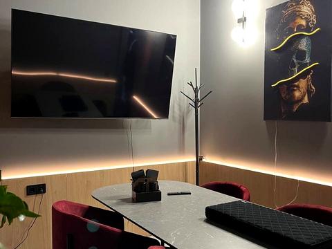 комерційна за адресою Пилипа Орлика просп. (Ілліча), 18