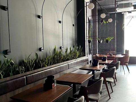 комерційна за адресою Пилипа Орлика просп. (Ілліча), 18