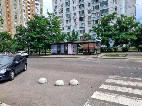 комерційна за адресою Драгоманова вул., 1-Л