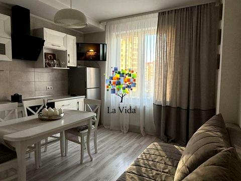 квартира за адресою В'ячеслава Чорновола вул., 27