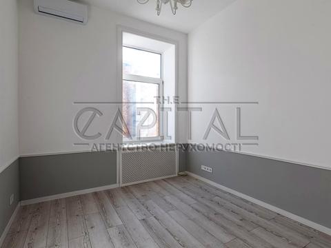 комерційна за адресою Велика Васильківська вул. (Червоноармійська), 23 а