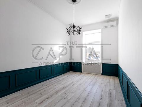 комерційна за адресою Велика Васильківська вул. (Червоноармійська), 23 а