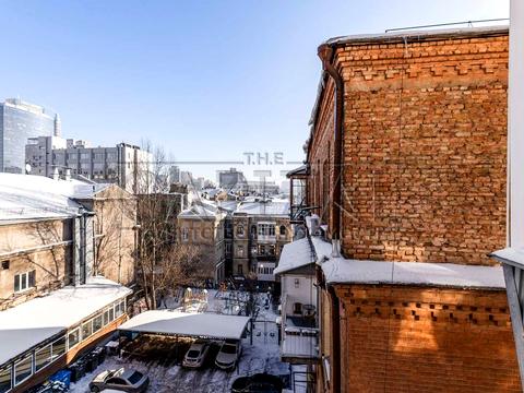 комерційна за адресою Велика Васильківська вул. (Червоноармійська), 23 а