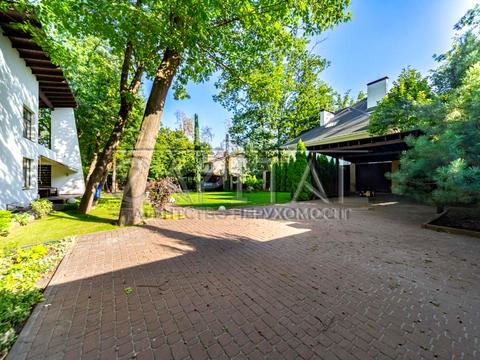 будинок за адресою Патріарха Володимира Романюка вул. (Жовтнева), 1