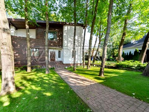 будинок за адресою Патріарха Володимира Романюка вул. (Жовтнева), 1