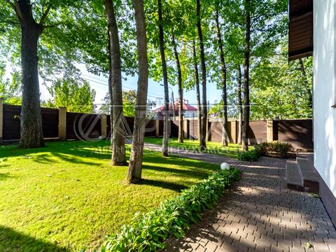 будинок за адресою Патріарха Володимира Романюка вул. (Жовтнева), 1