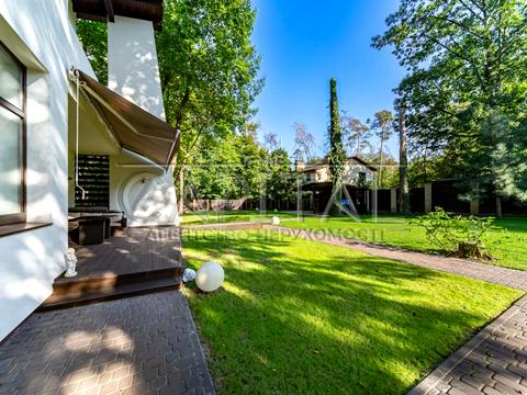 будинок за адресою Патріарха Володимира Романюка вул. (Жовтнева), 1