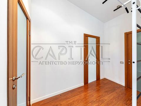 будинок за адресою Патріарха Володимира Романюка вул. (Жовтнева), 1