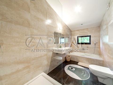 будинок за адресою Патріарха Володимира Романюка вул. (Жовтнева), 1